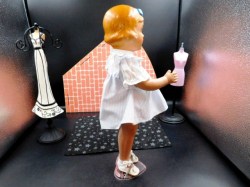 snow white blonde compo side